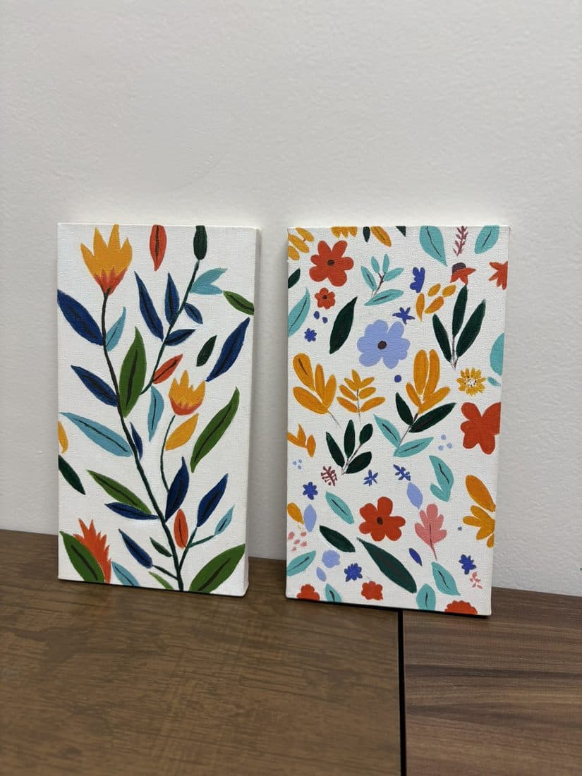 Painéis pintados à mão com folhas e flores